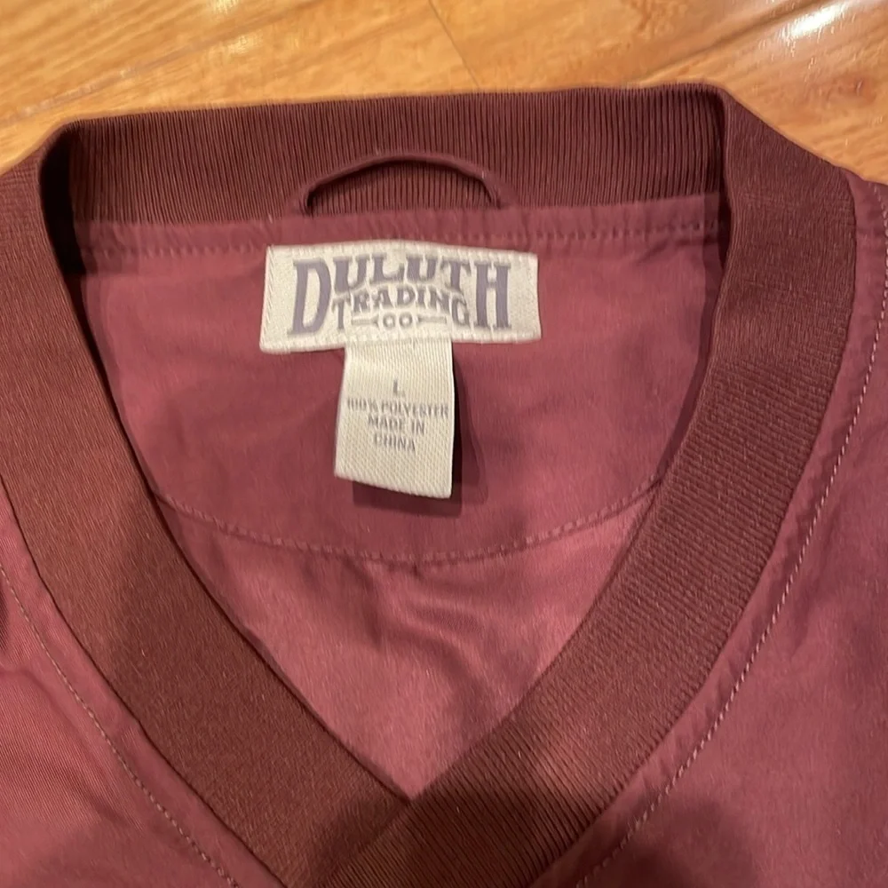 Duluth trading Company men’s V-neck lightweight windbreaker large